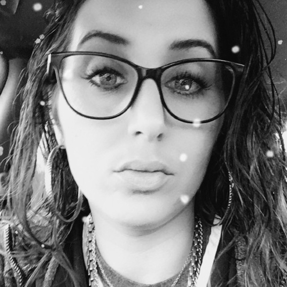 Meet your Posher, Raenell - Picture 1 of 1